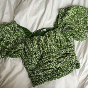 Green blouse with puffy shoulders from Abercrombie 💚